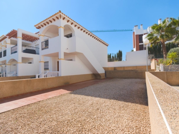 Top Floor Apartment, Solarium and Large Garden