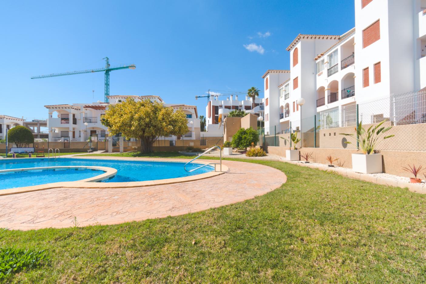 Top Floor Apartment, Solarium and Large Garden
