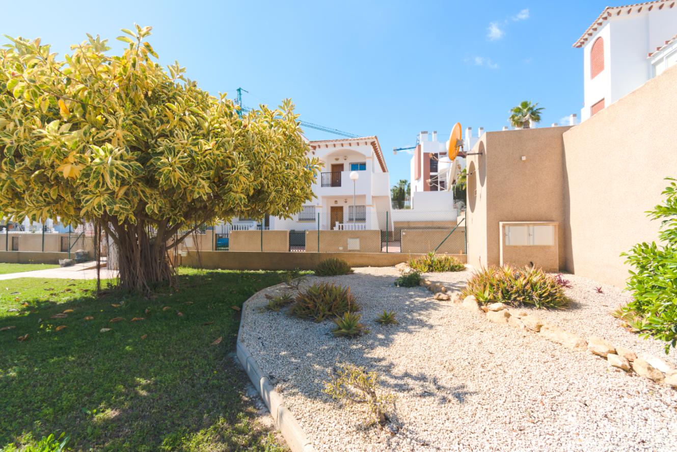 Top Floor Apartment, Solarium and Large Garden