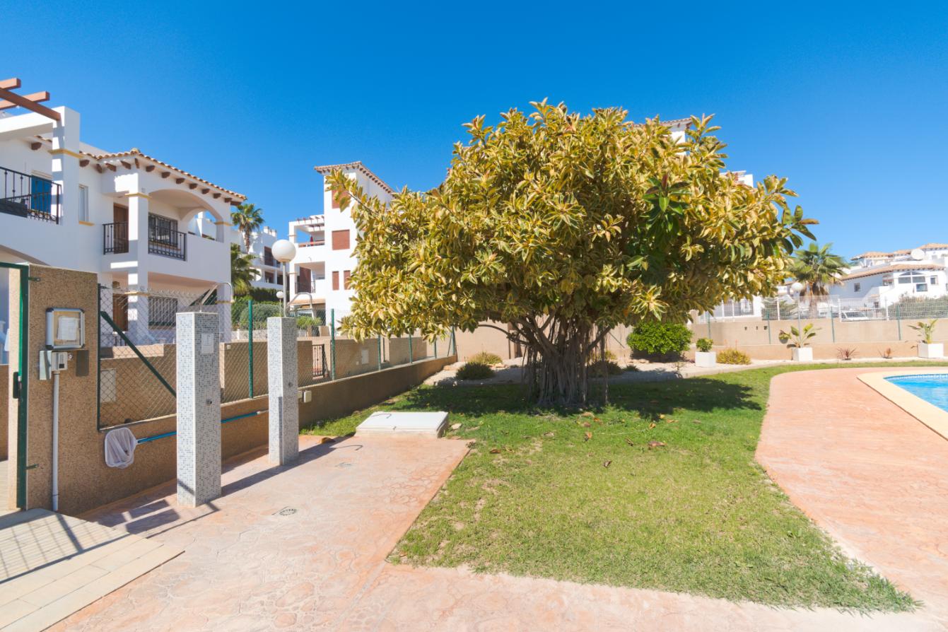 Top Floor Apartment, Solarium and Large Garden