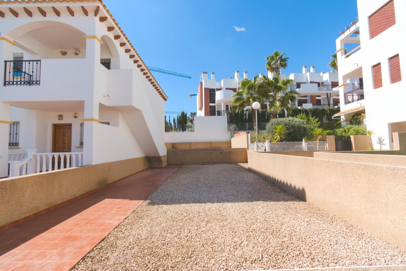 Top Floor Apartment, Solarium and Large Garden