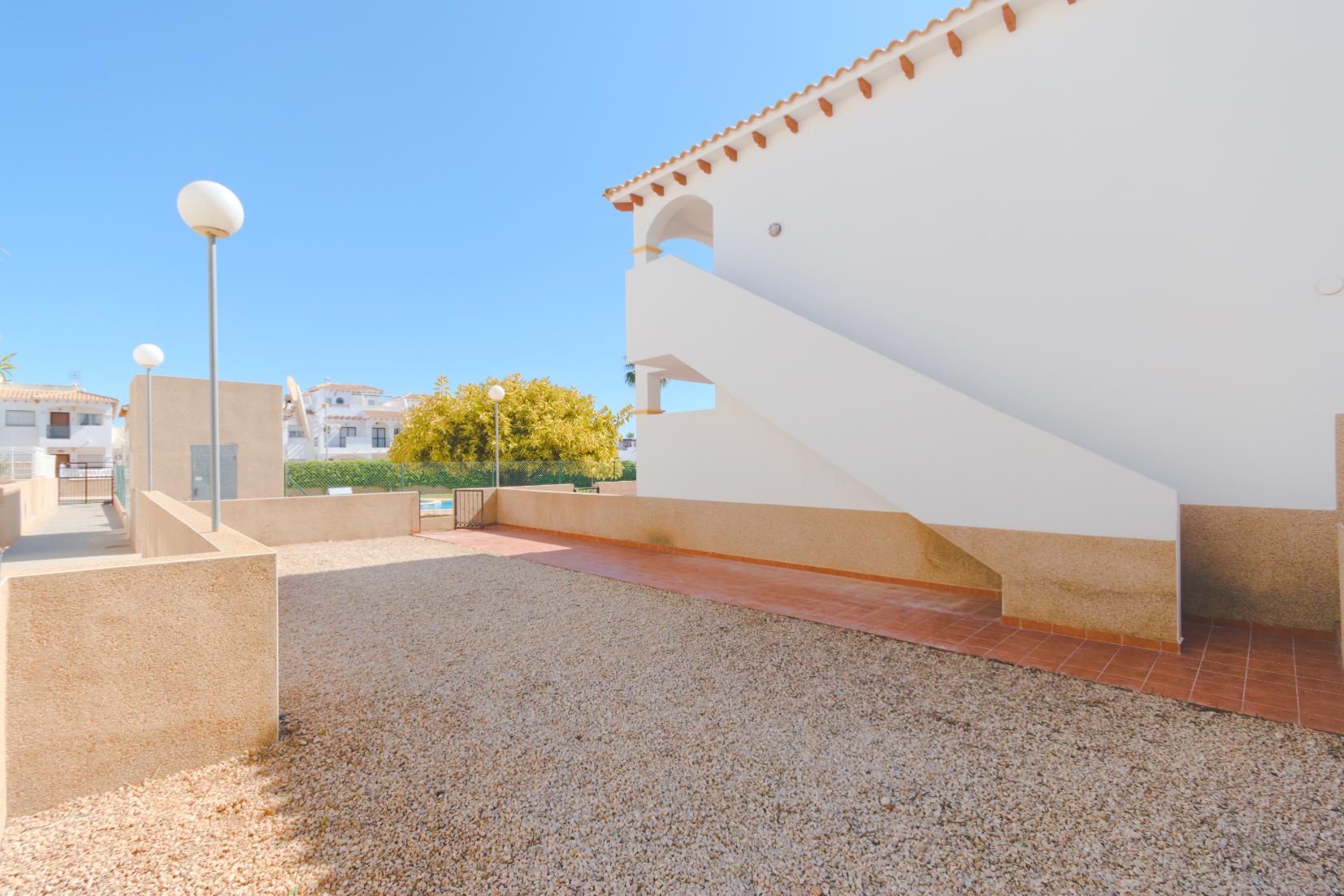 Top Floor Apartment, Solarium and Large Garden