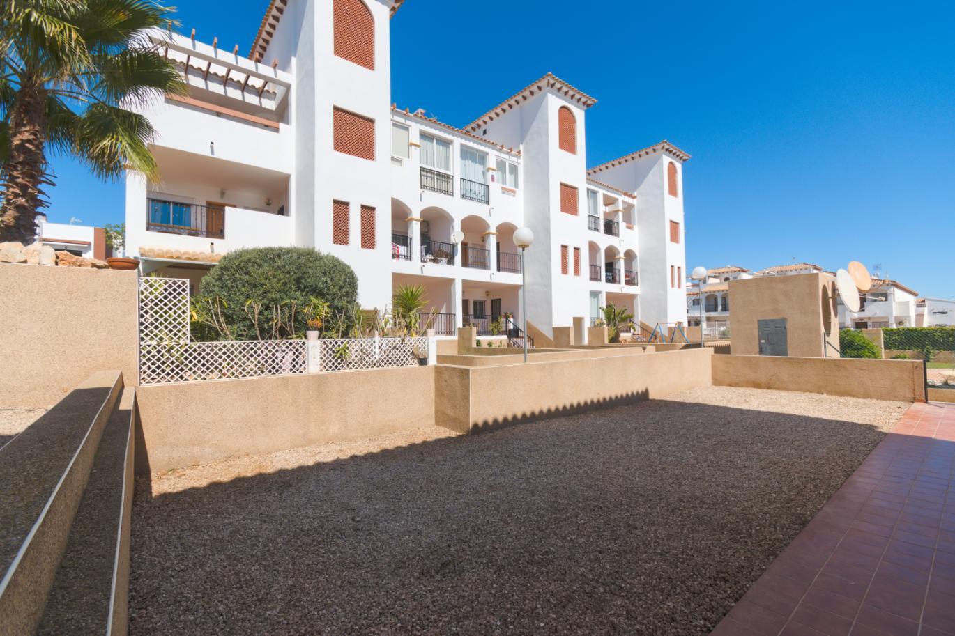 Top Floor Apartment, Solarium and Large Garden