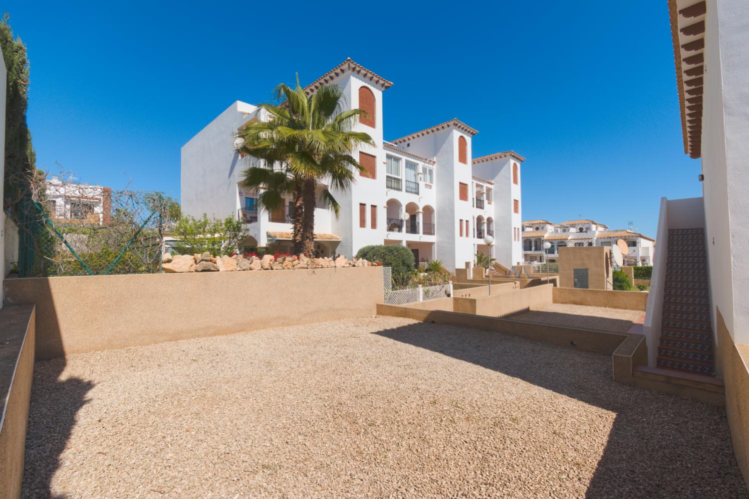 Top Floor Apartment, Solarium and Large Garden