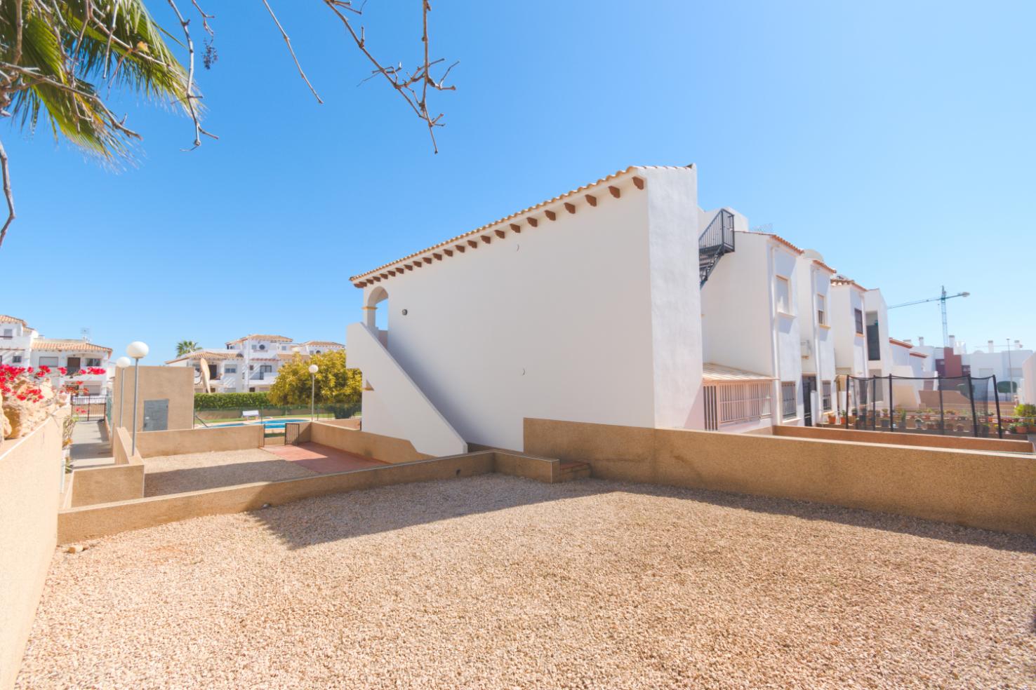 Top Floor Apartment, Solarium and Large Garden