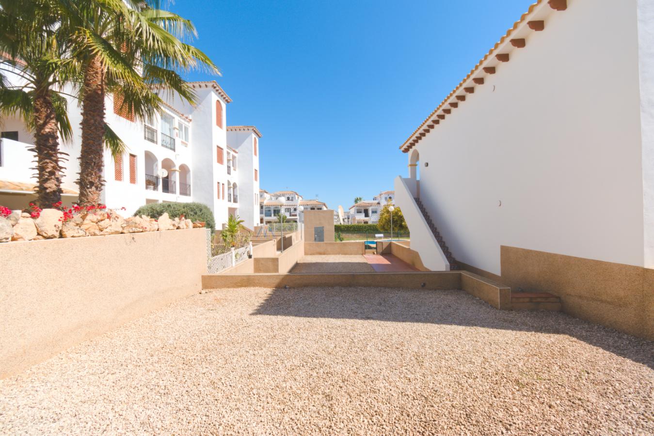 Top Floor Apartment, Solarium and Large Garden