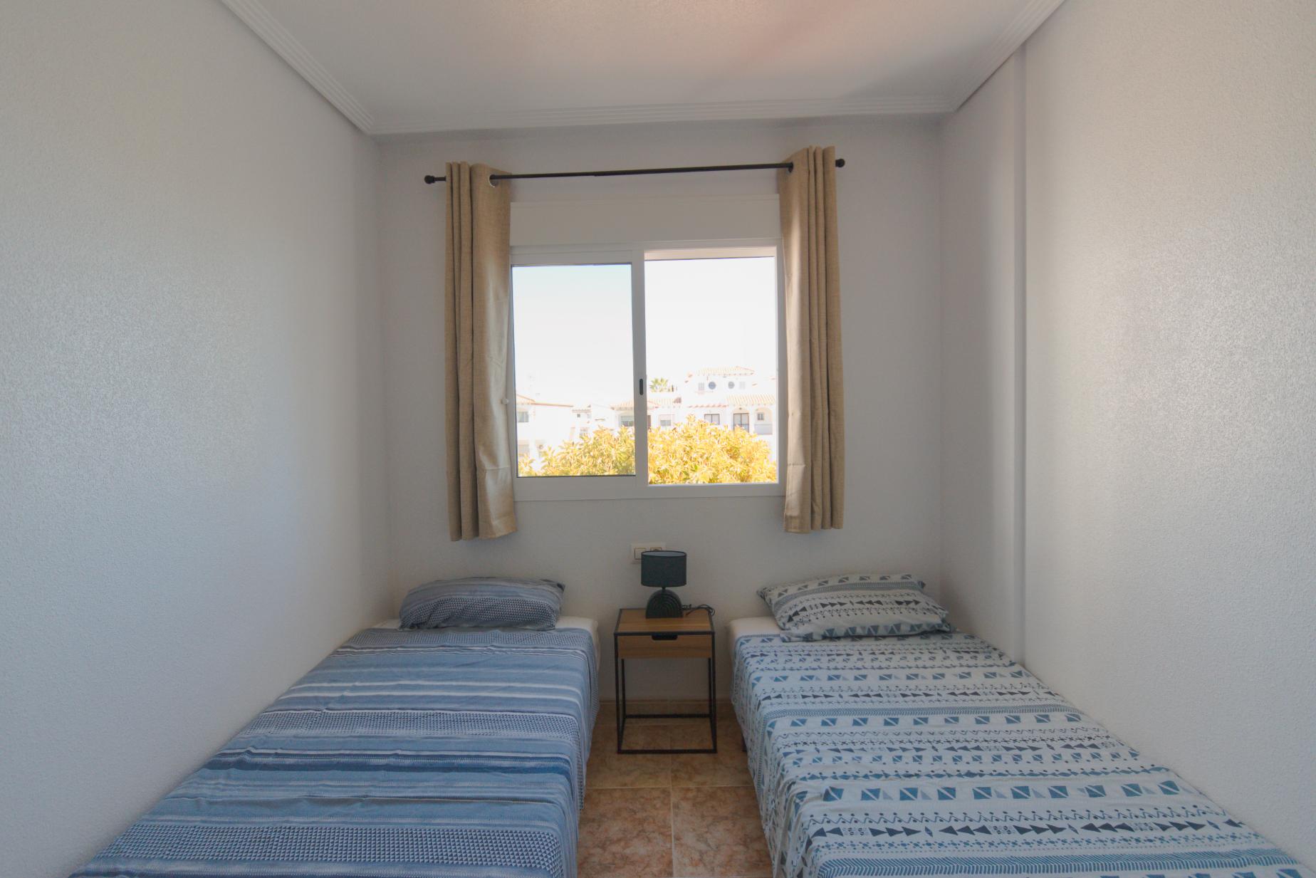 Top Floor Apartment, Solarium and Large Garden