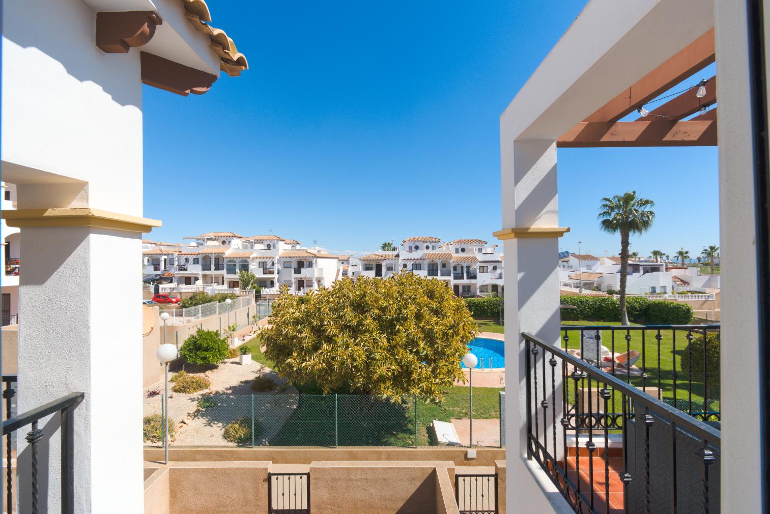 Top Floor Apartment, Solarium and Large Garden