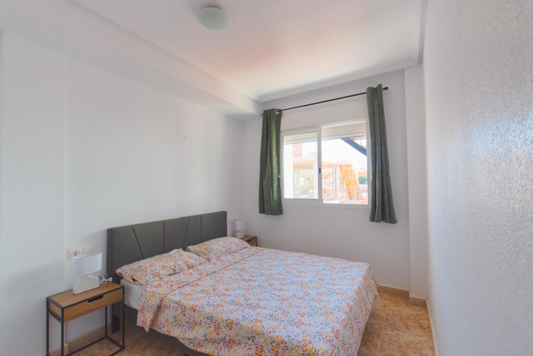 Top Floor Apartment, Solarium and Large Garden