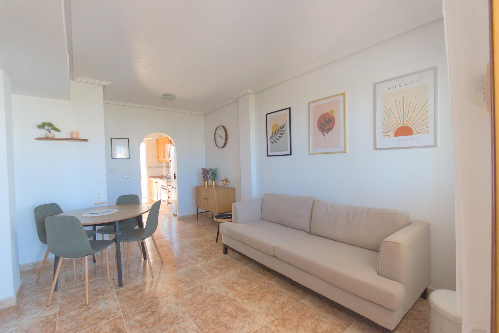 Top Floor Apartment, Solarium and Large Garden
