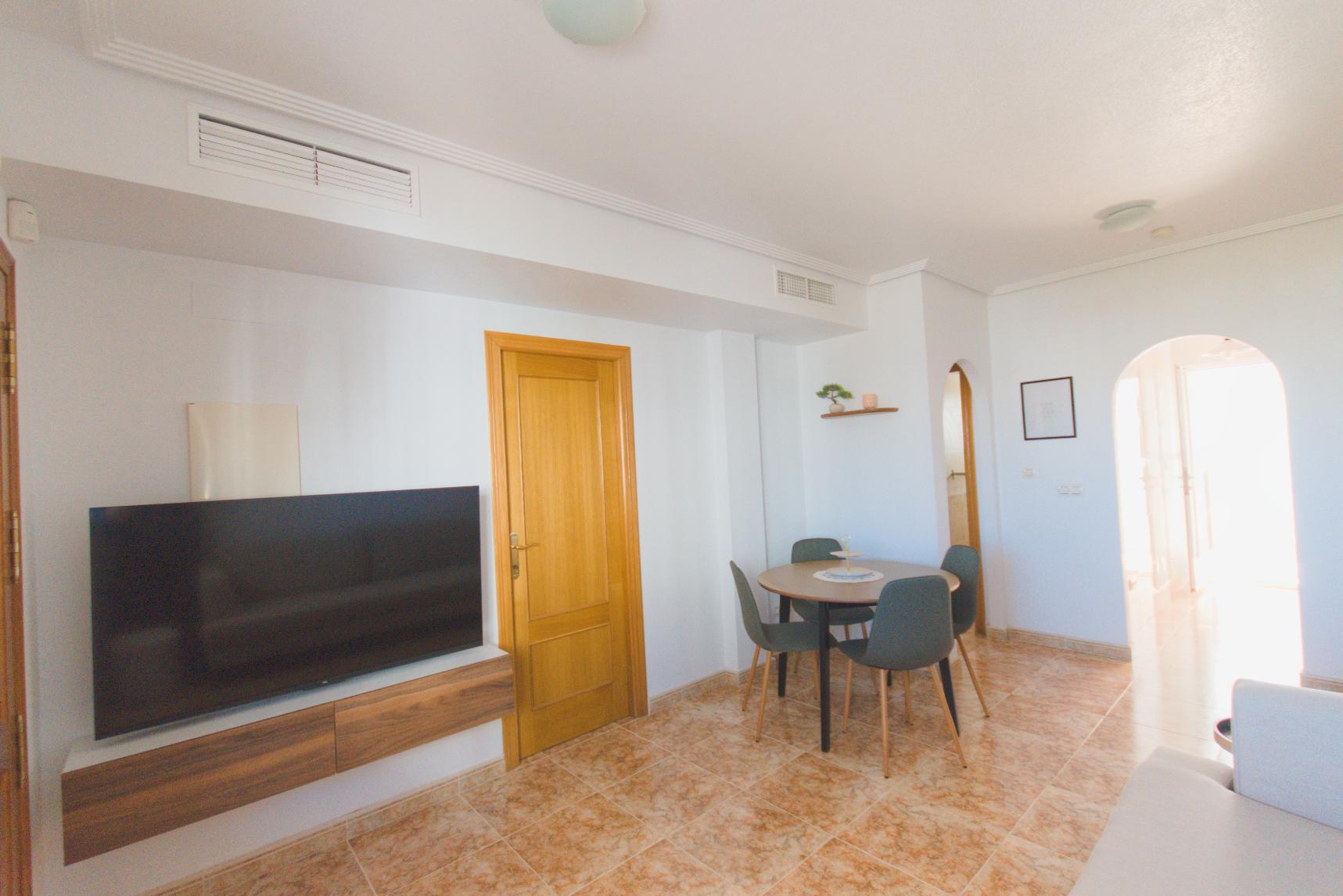 Top Floor Apartment, Solarium and Large Garden