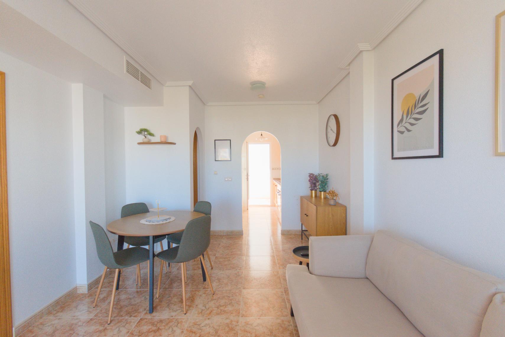 Top Floor Apartment, Solarium and Large Garden