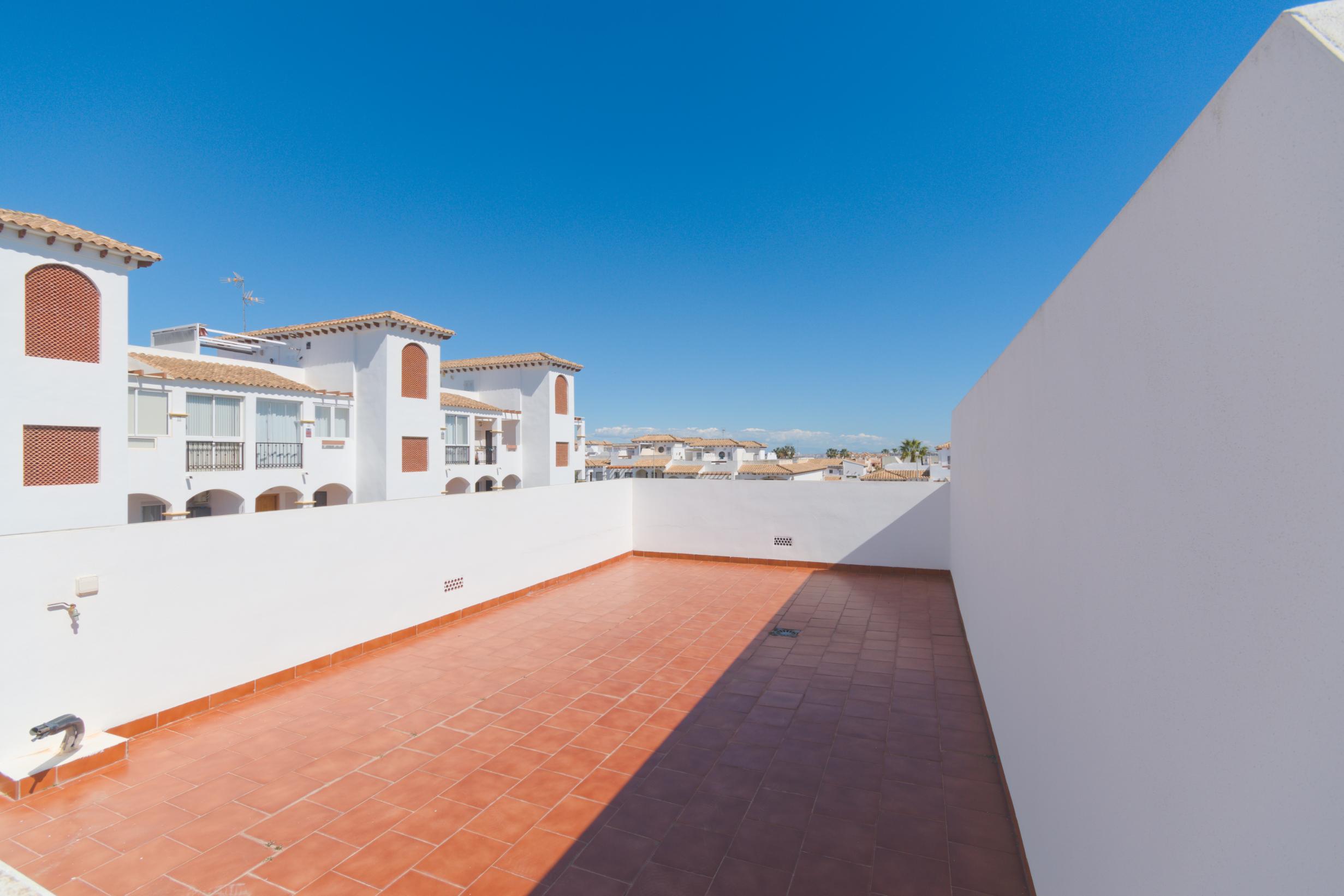 Top Floor Apartment, Solarium and Large Garden