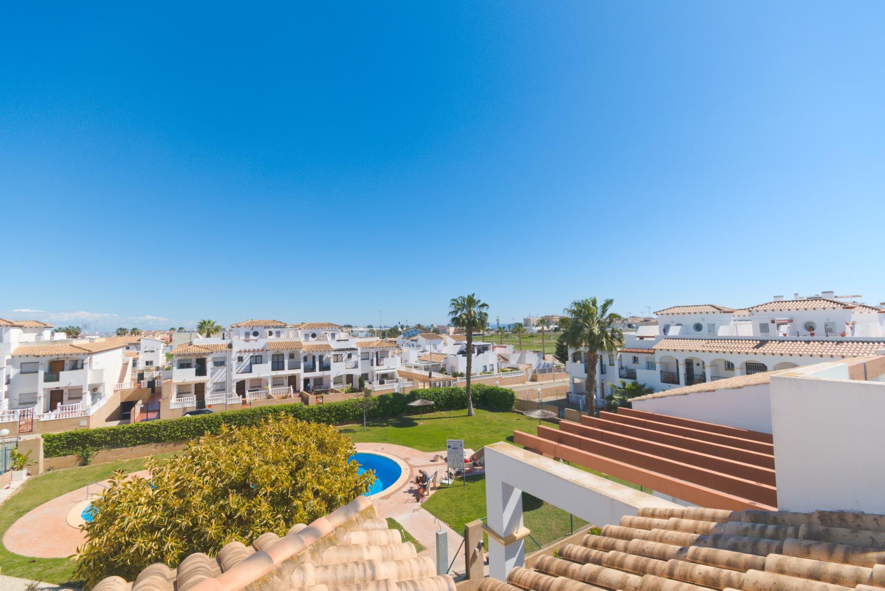 Top Floor Apartment, Solarium and Large Garden