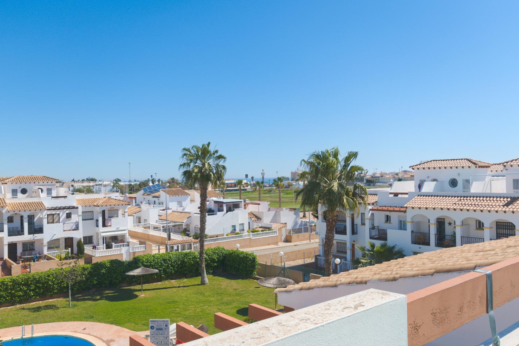 Top Floor Apartment, Solarium and Large Garden