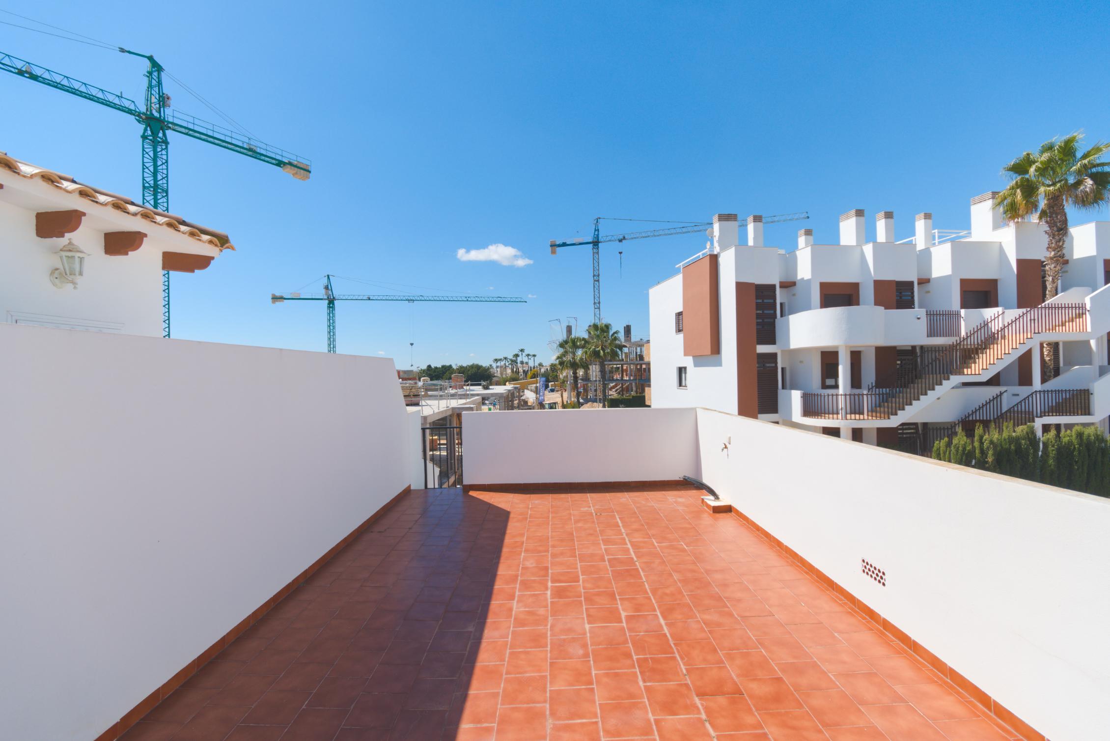 Top Floor Apartment, Solarium and Large Garden