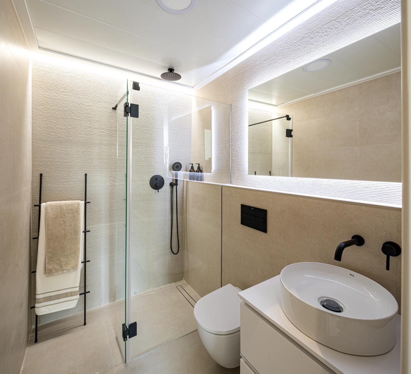 24095 (21) New Stunning Ground Floor Apartments with Private Pool!