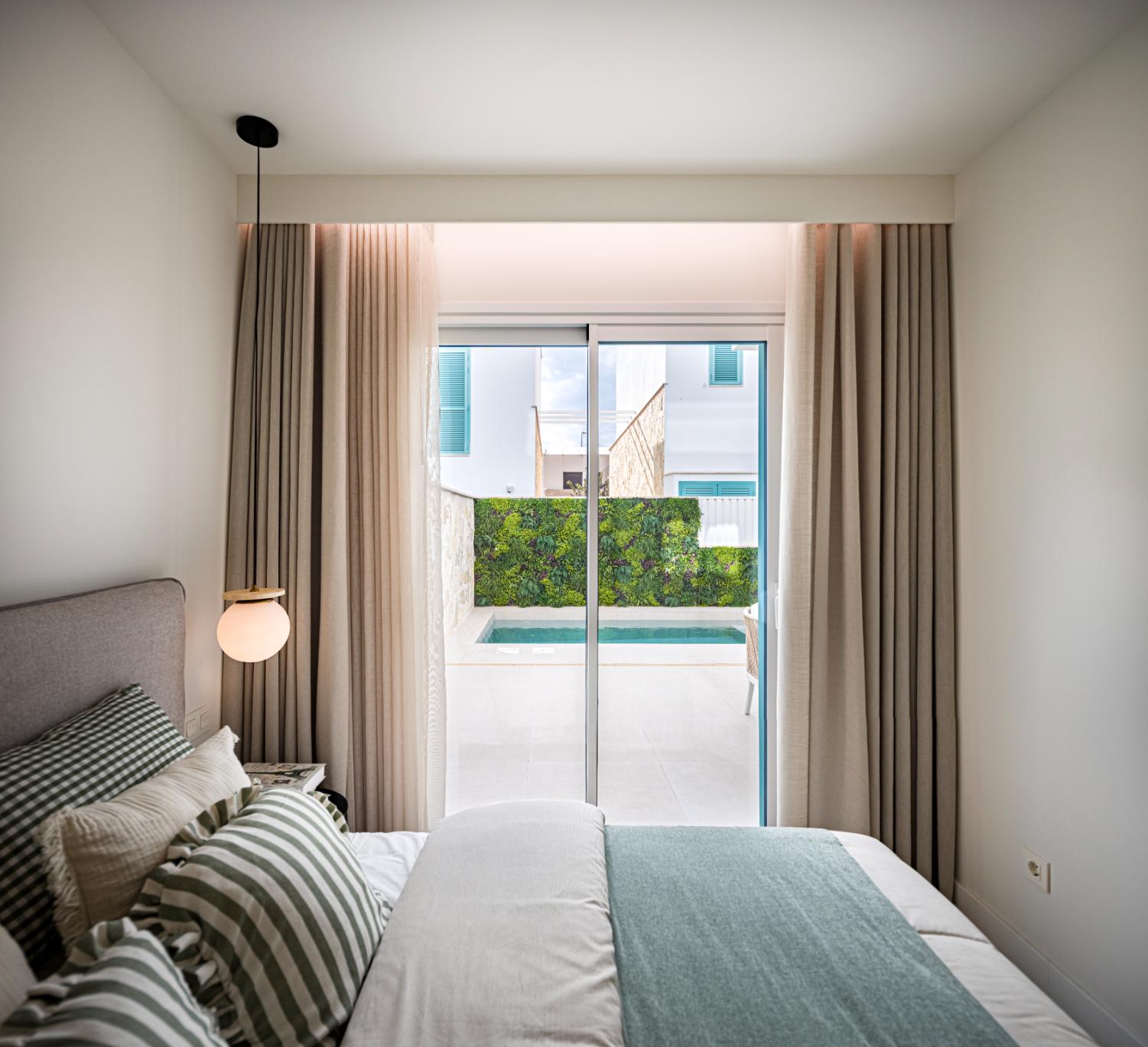 24095 (4) New Stunning Ground Floor Apartments with Private Pool!