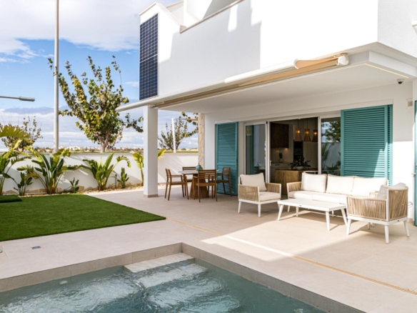 New Stunning Ground Floor Apartments with Private Pool!