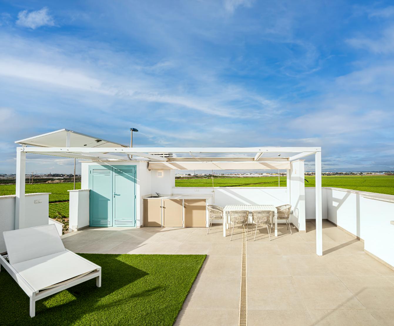 New Stunning Top Floor Apartments with Private Pool!