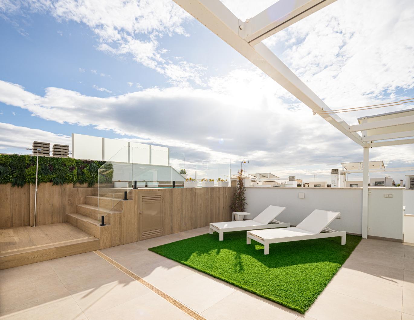 New Stunning Top Floor Apartments with Private Pool!
