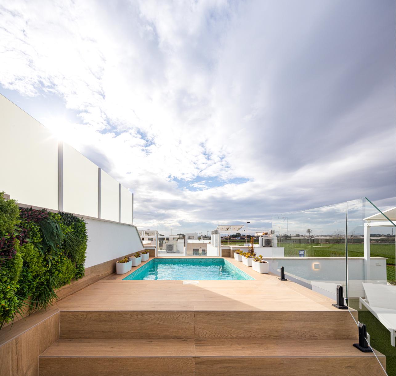 New Stunning Top Floor Apartments with Private Pool!