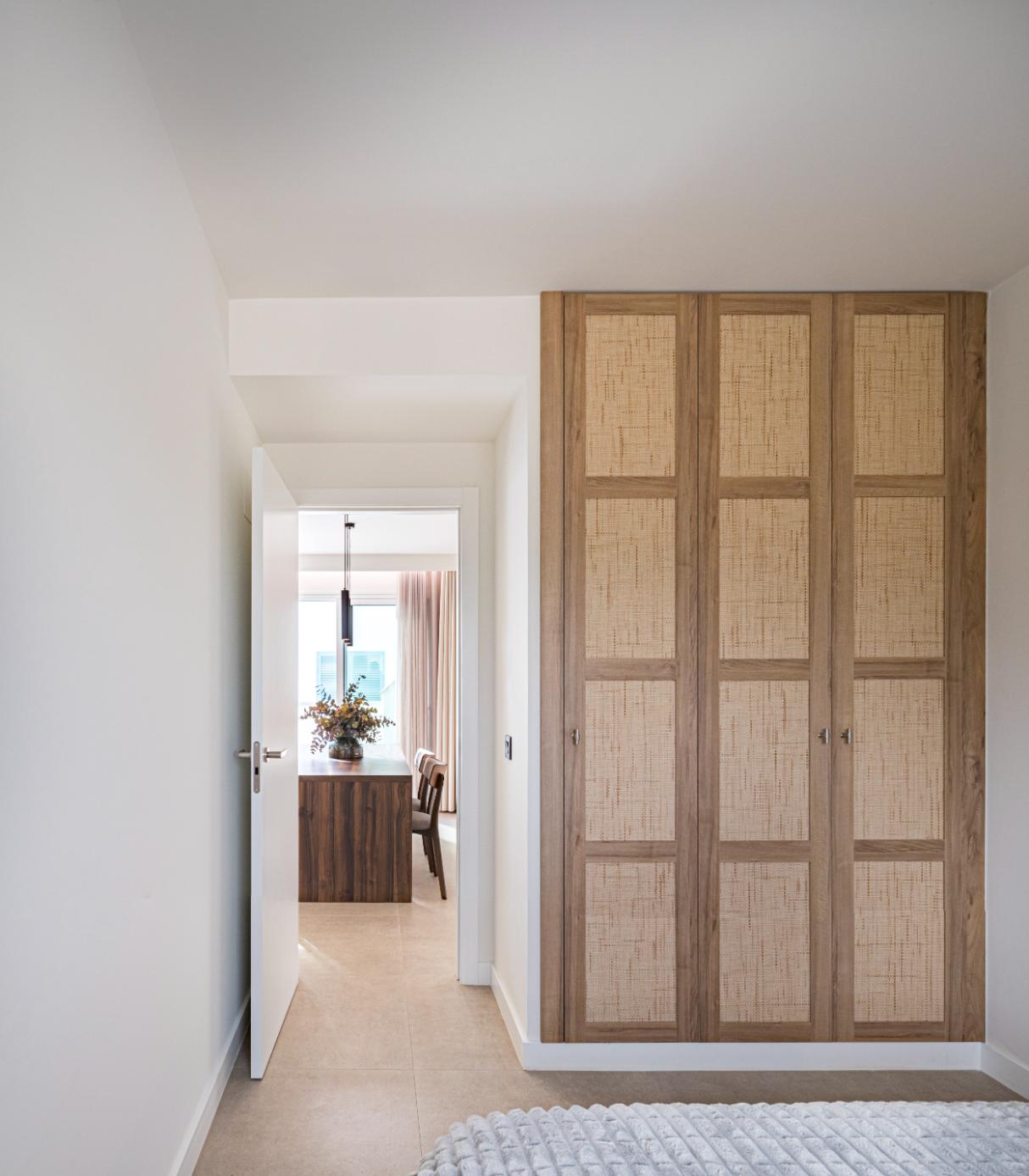 New Stunning Top Floor Apartments with Private Pool!