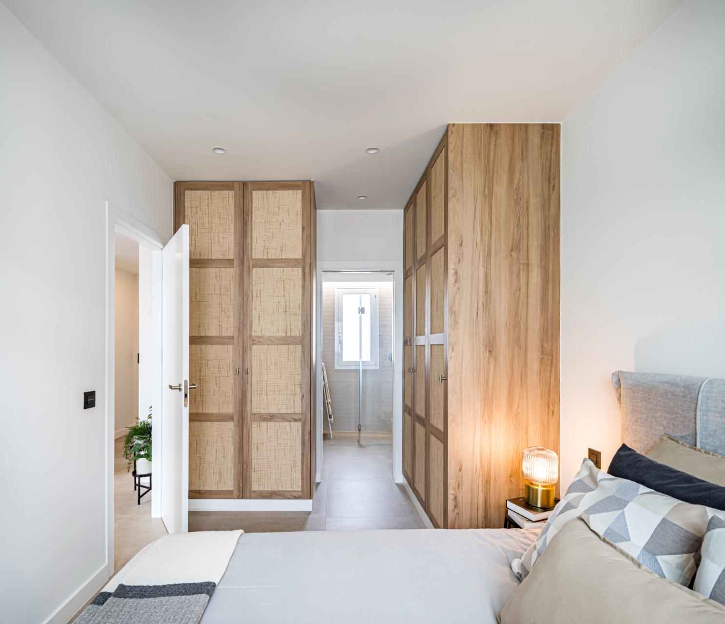 New Stunning Top Floor Apartments with Private Pool!