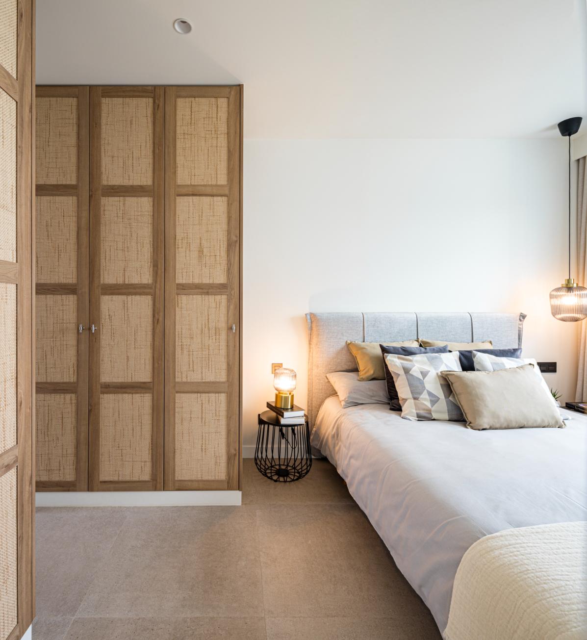 New Stunning Top Floor Apartments with Private Pool!