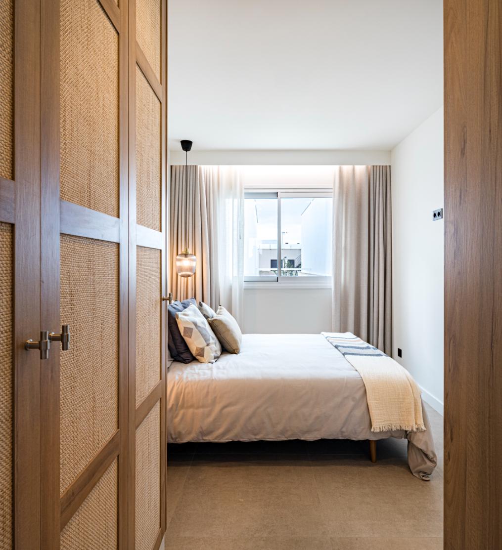 New Stunning Top Floor Apartments with Private Pool!