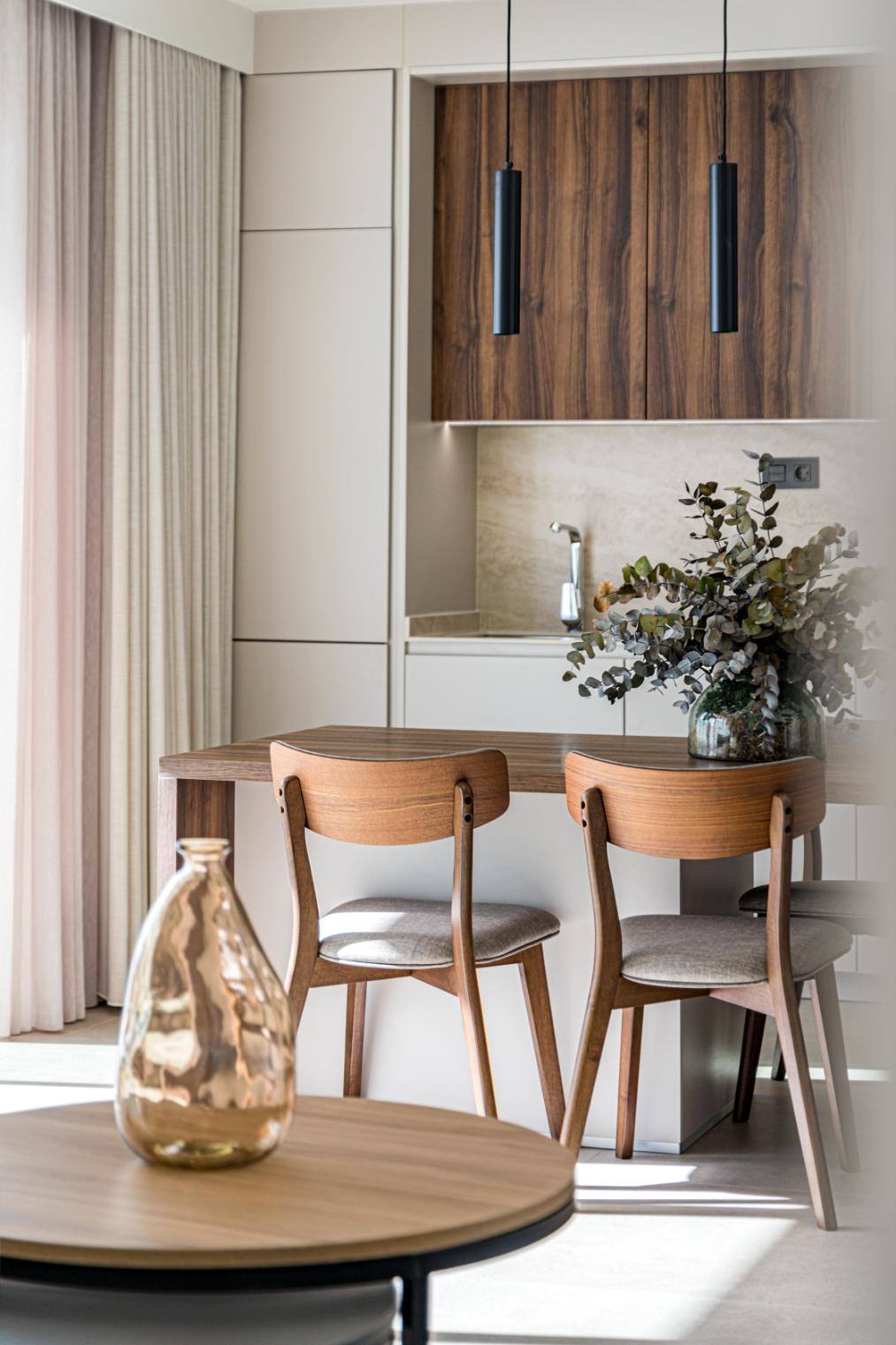 New Stunning Top Floor Apartments with Private Pool!