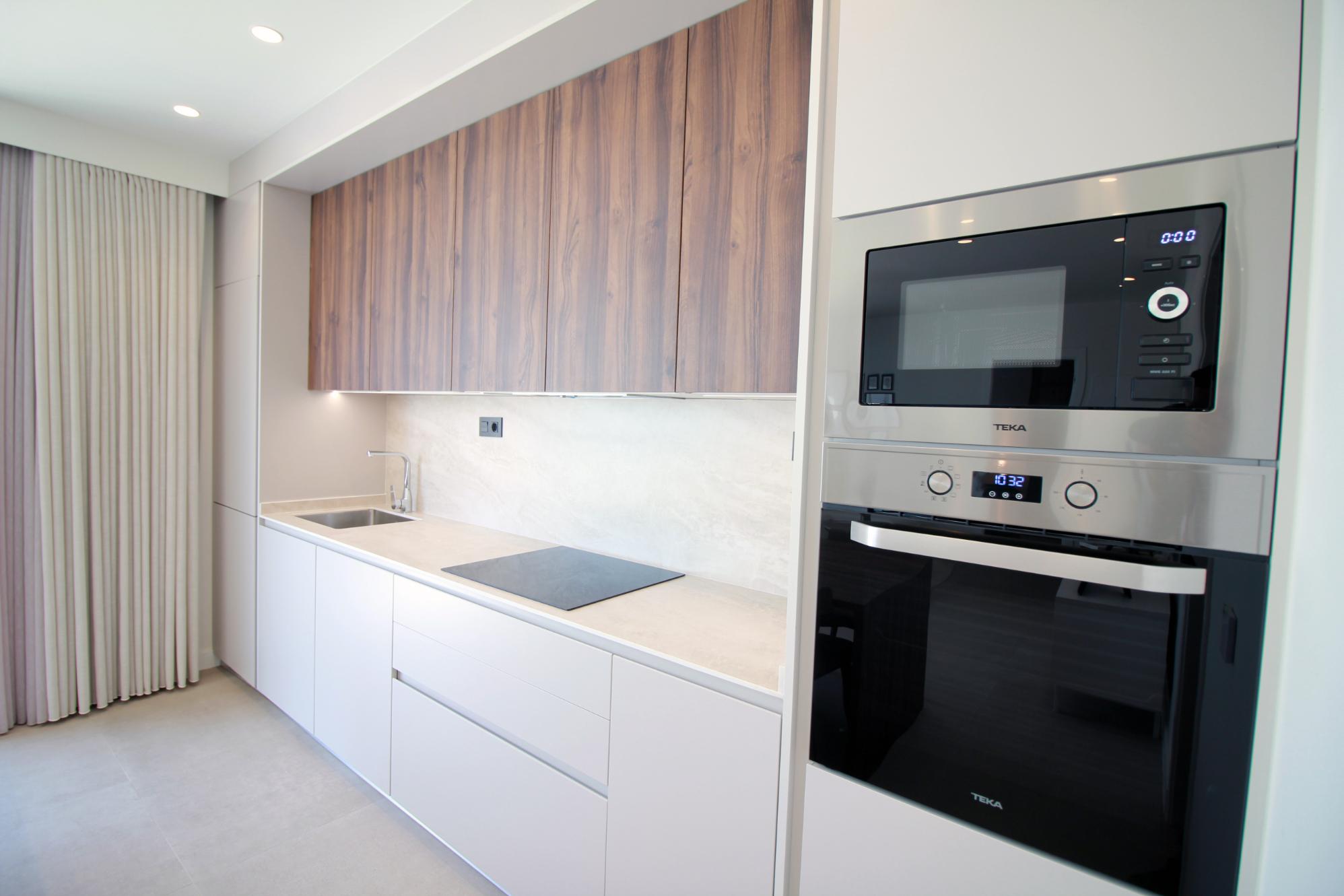 New Stunning Top Floor Apartments with Private Pool!