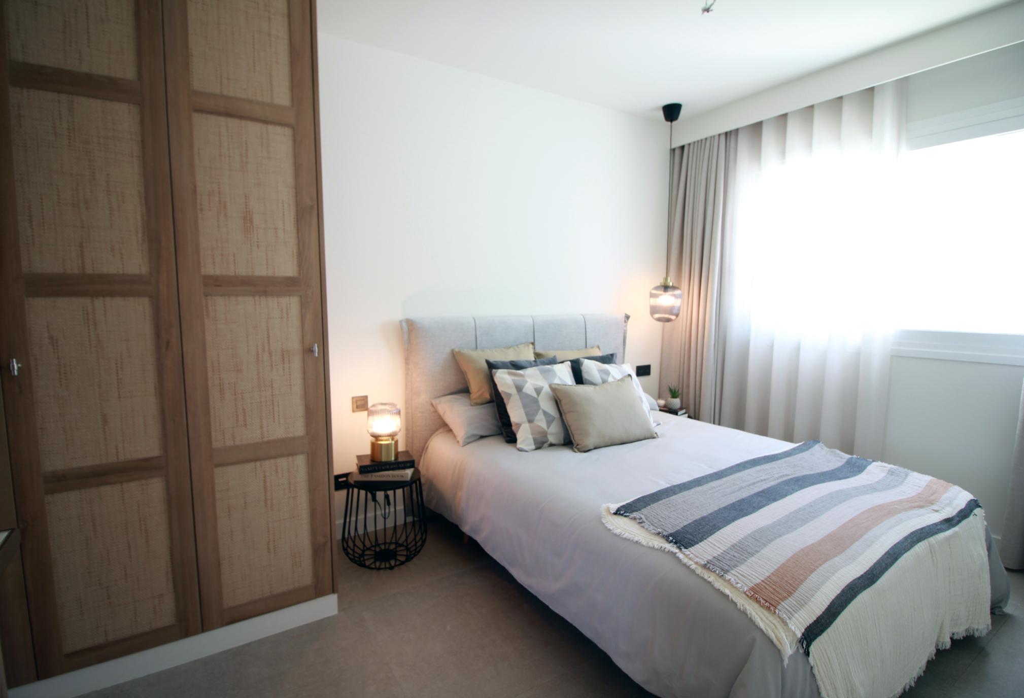 New Stunning Top Floor Apartments with Private Pool!