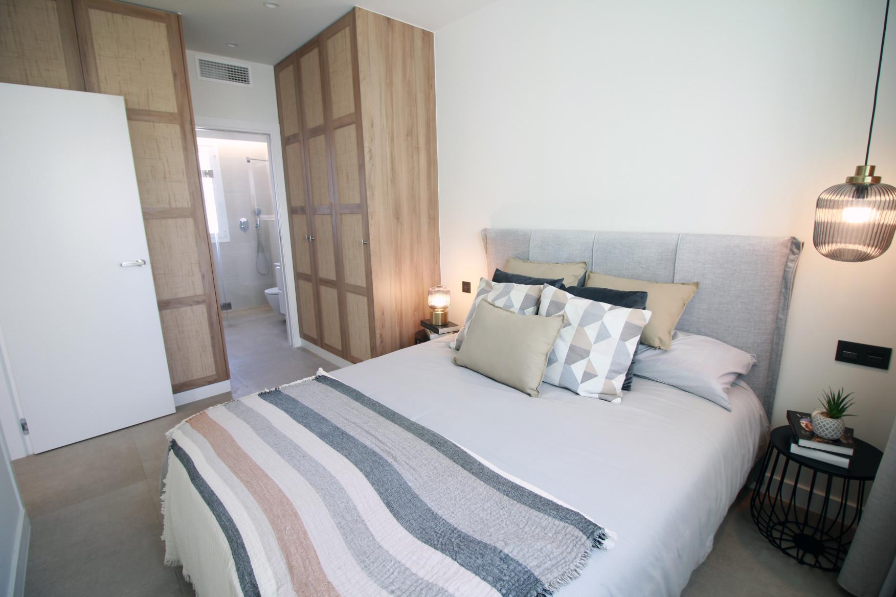 New Stunning Top Floor Apartments with Private Pool!