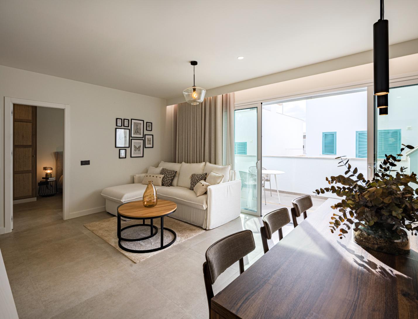 New Stunning Top Floor Apartments with Private Pool!