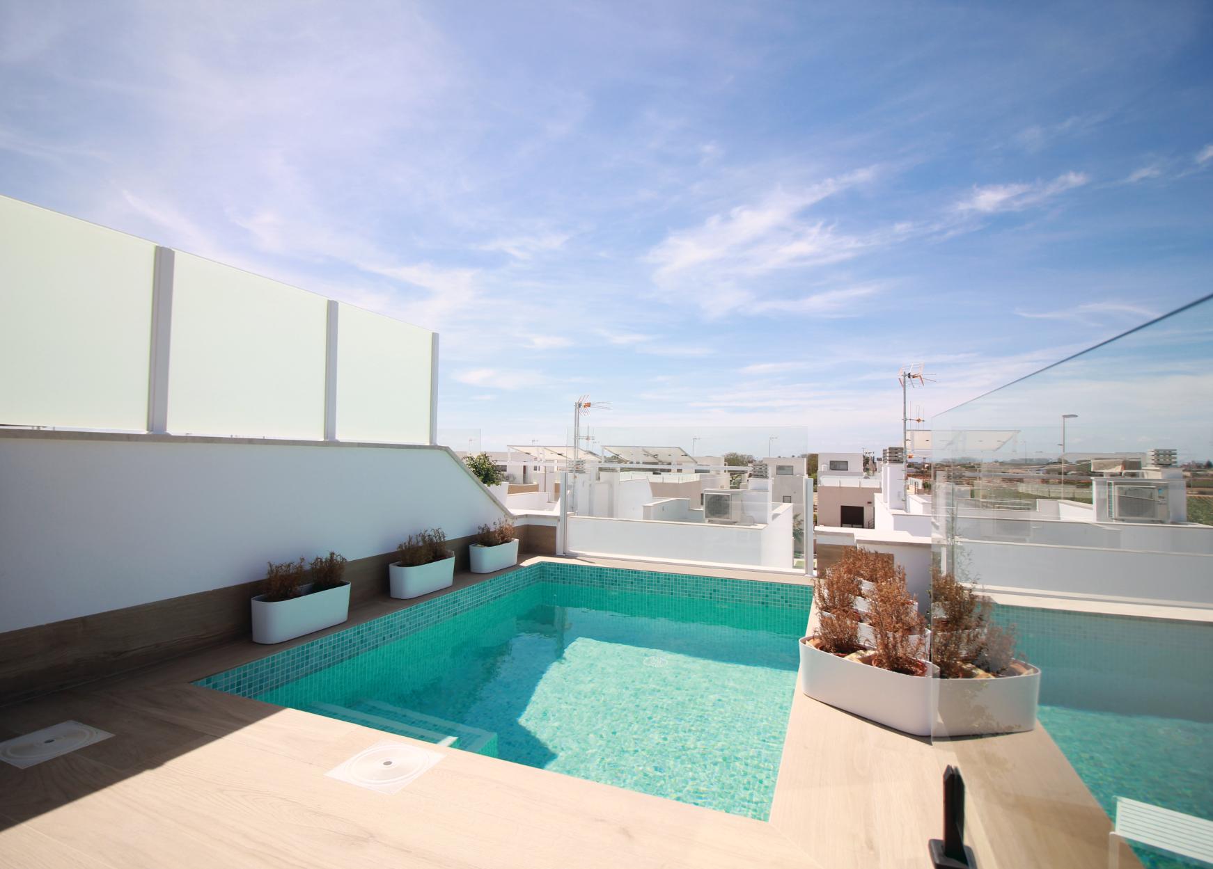 New Stunning Top Floor Apartments with Private Pool!