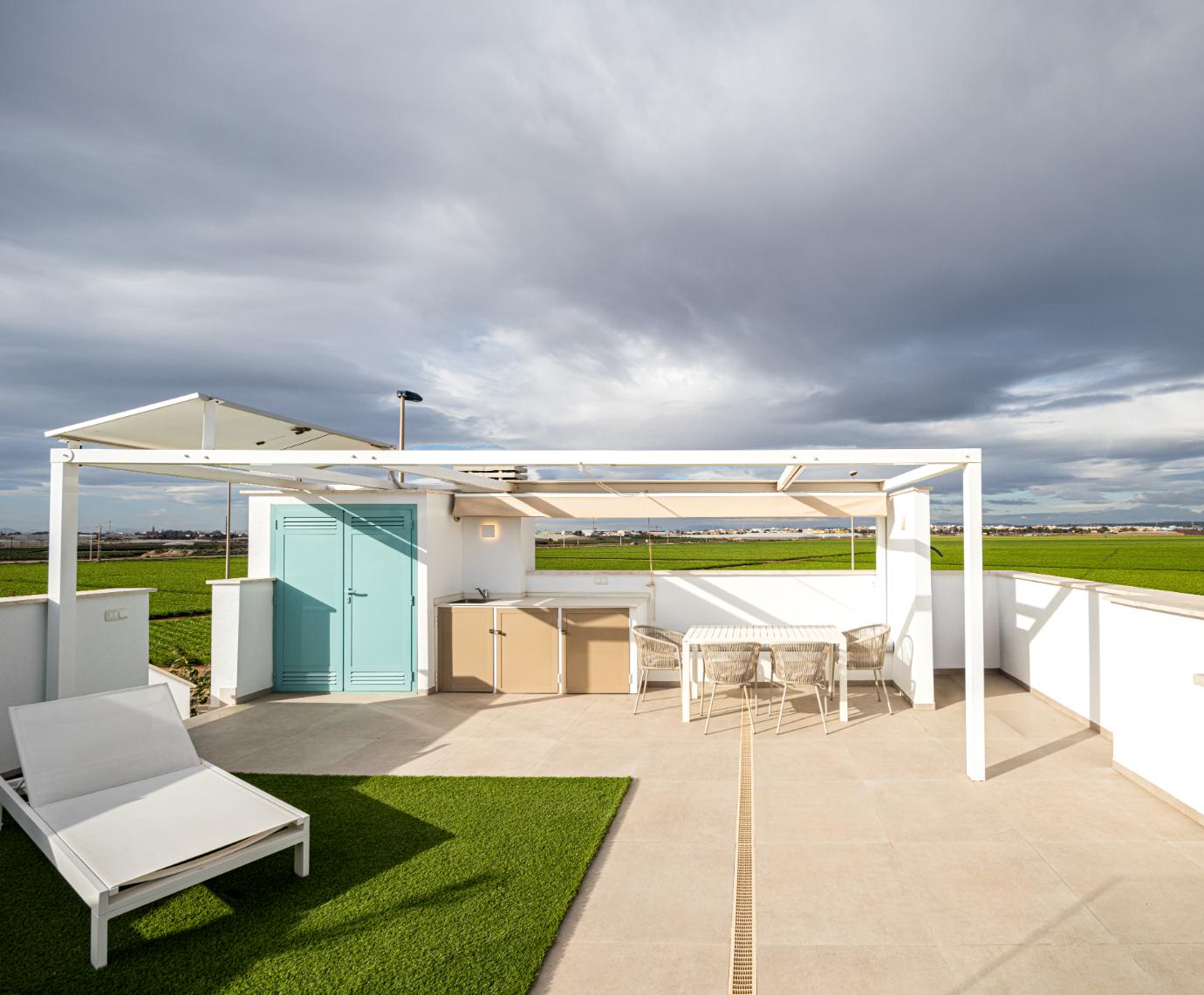 New Stunning Top Floor Apartments with Private Pool!