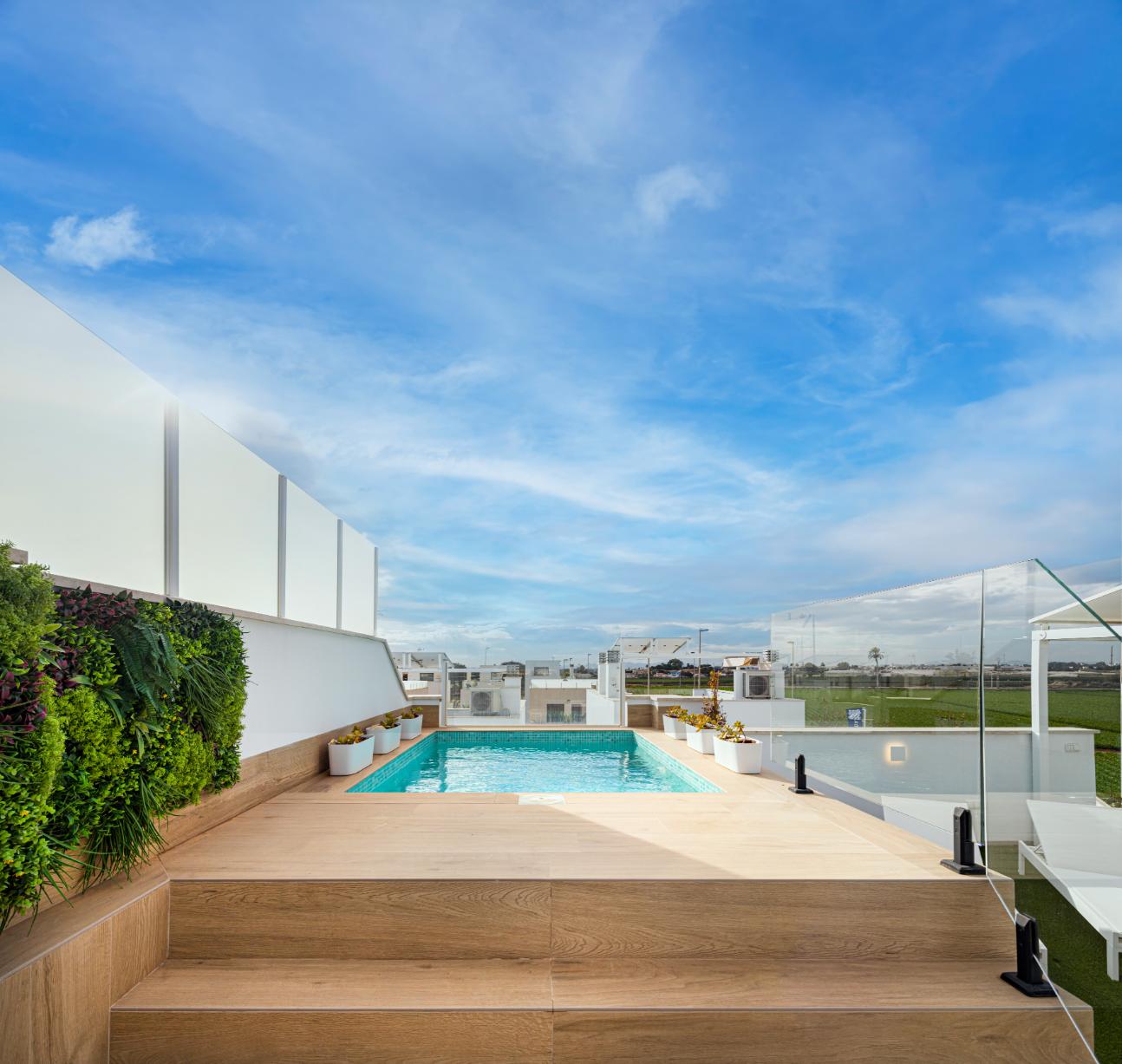 New Stunning Top Floor Apartments with Private Pool!