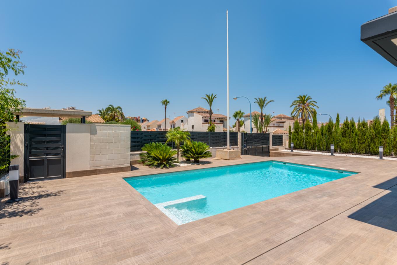 24679 (12) Modern Villas Close to La Manga Beach