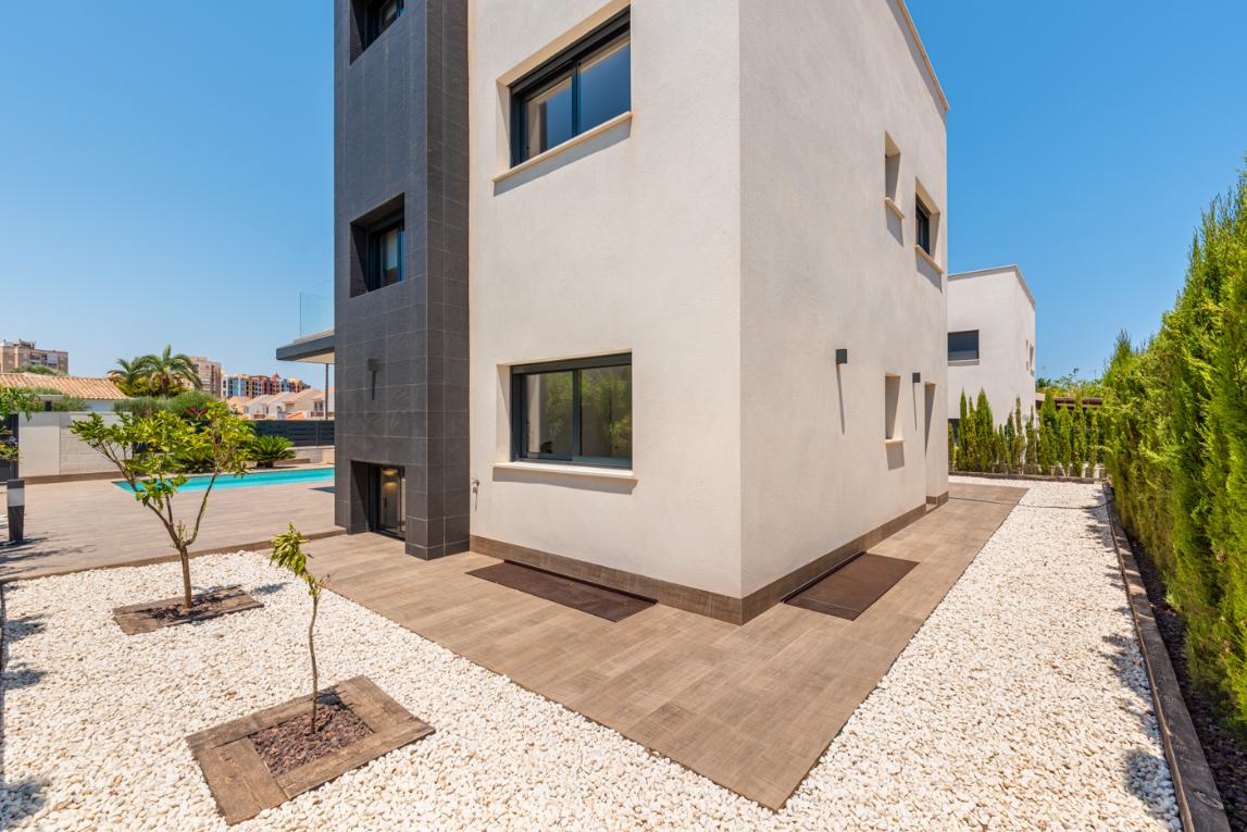 24679 (15) Modern Villas Close to La Manga Beach