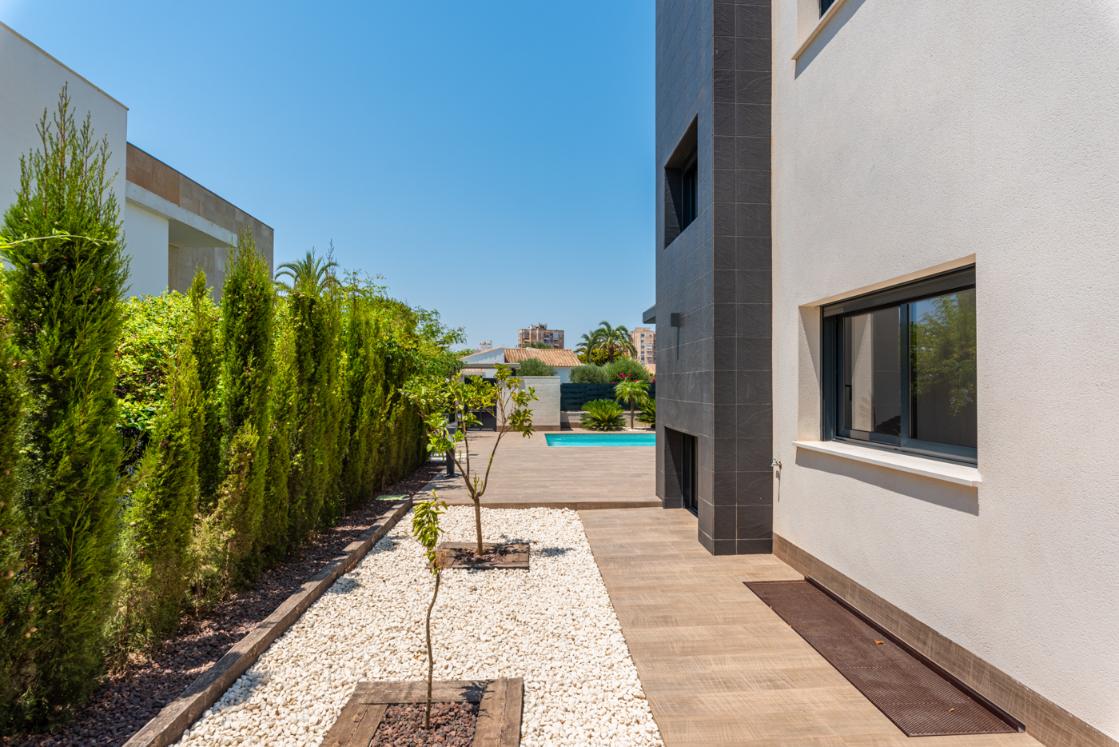 24679 (16) Modern Villas Close to La Manga Beach