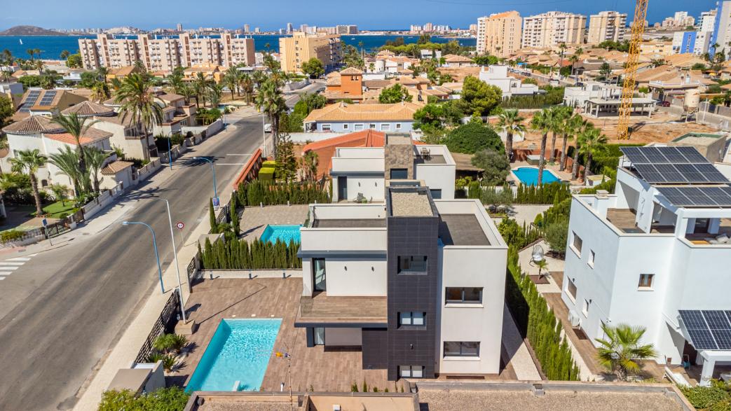 24679 (3) Modern Villas Close to La Manga Beach
