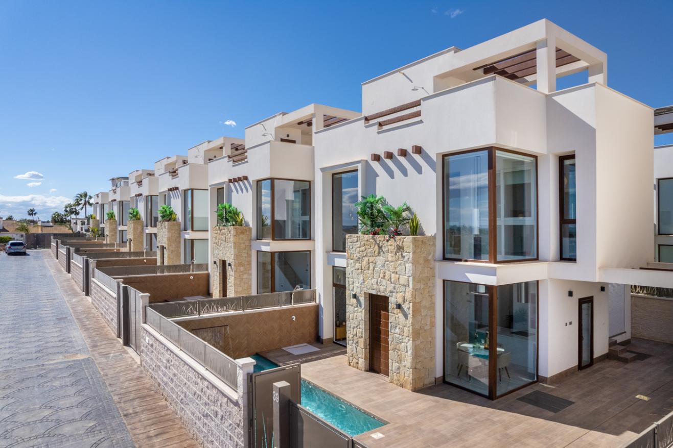 New Stylish Key Ready Villas in Los Montesinos