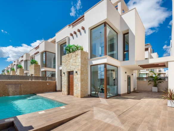 New Stylish Key Ready Villas in Los Montesinos