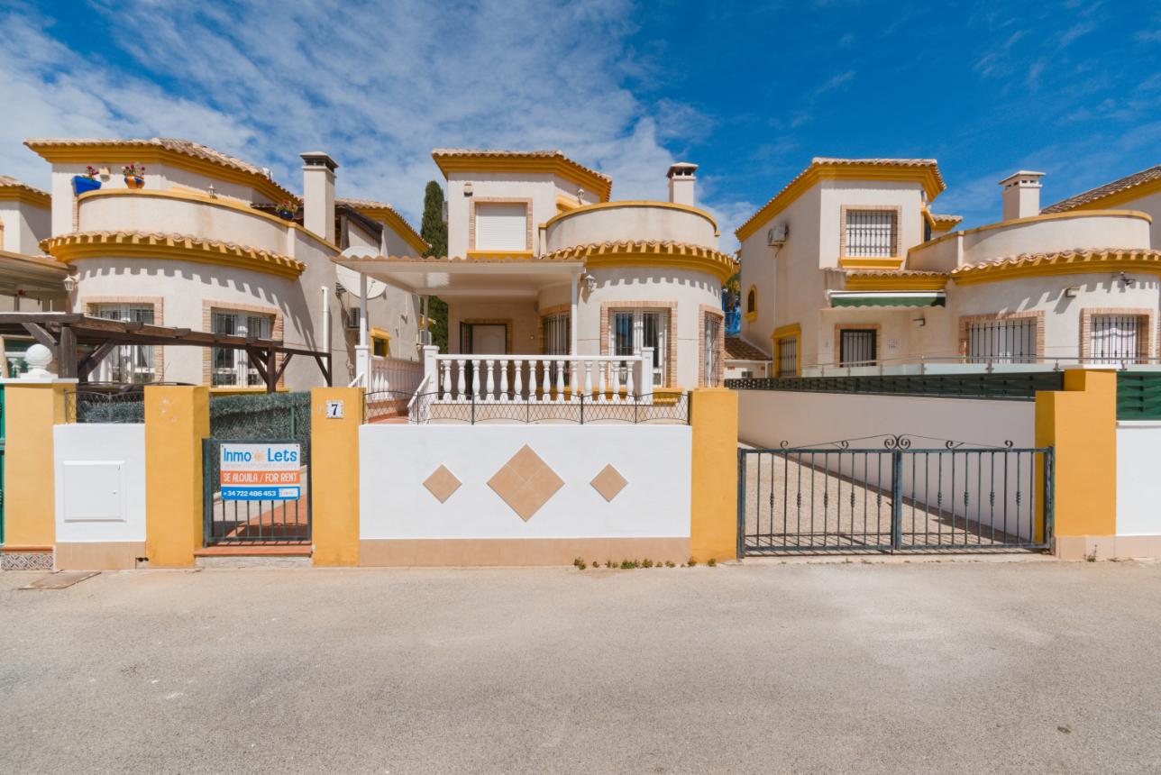 3 Bed Villa with Private Pool close to Amenities