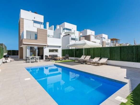 5720 | Villa Detached in El Raso