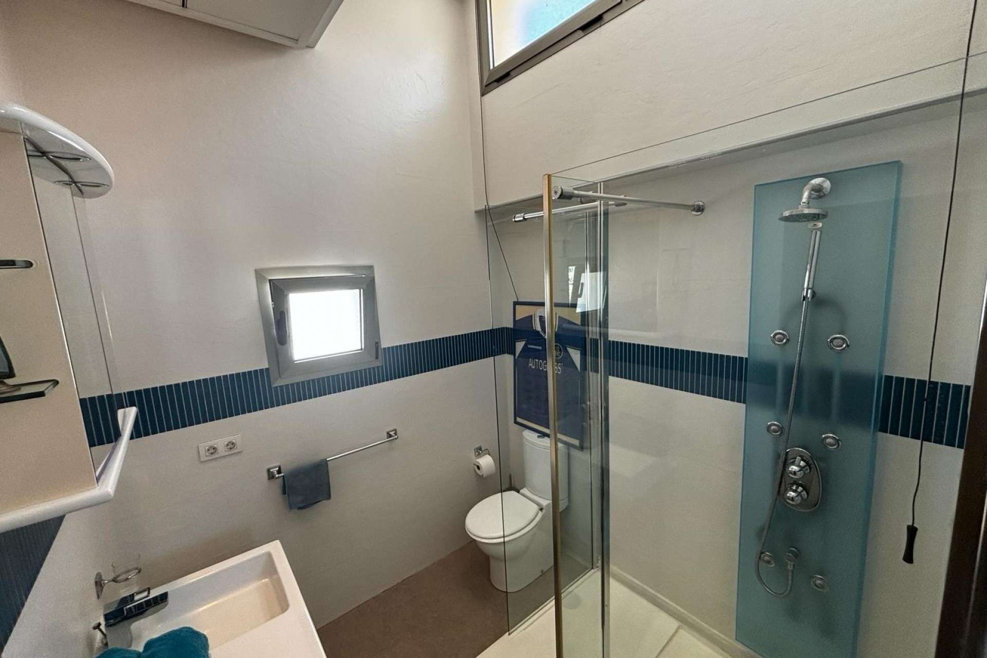 10917 | Villa Detached in Cox