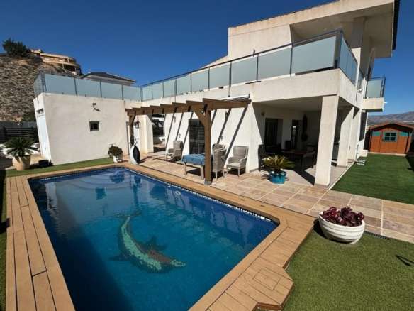 10917 | Villa Detached in Cox