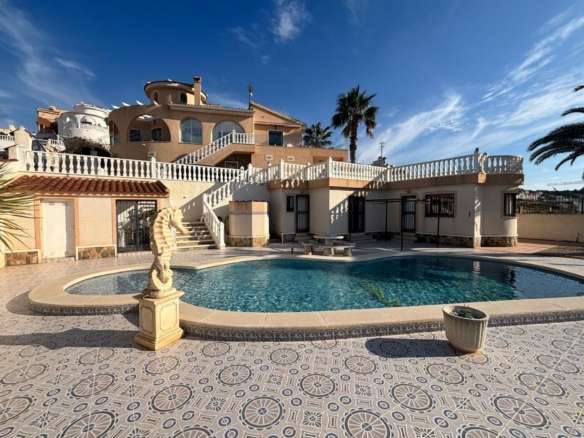 14295 | Villa Detached in La Marquesa Golf