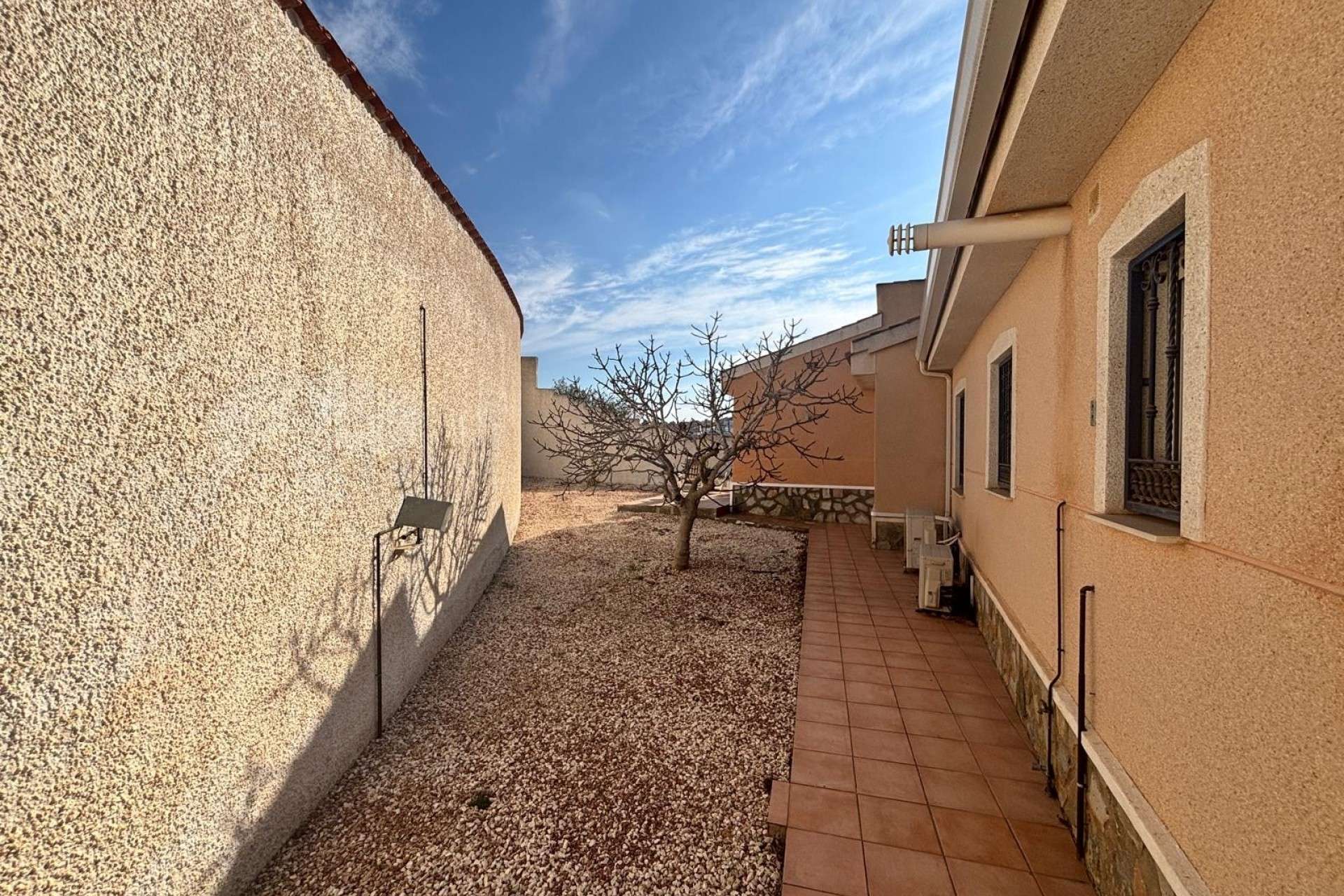 383613_xl 14295 | Villa Detached in La Marquesa Golf